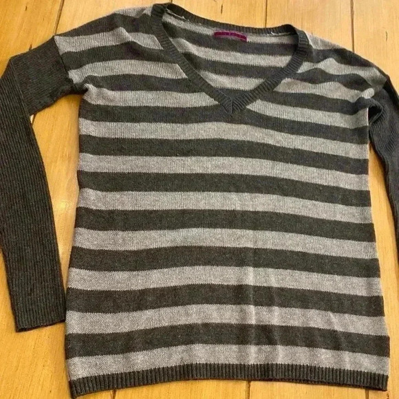 Wool Blend Gray Striped  Sweater petite - Picture 1 of 10